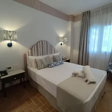 Toruno Del Rocio ホテル 2*